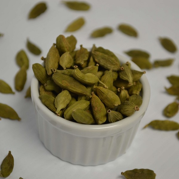 Green cardamom pods